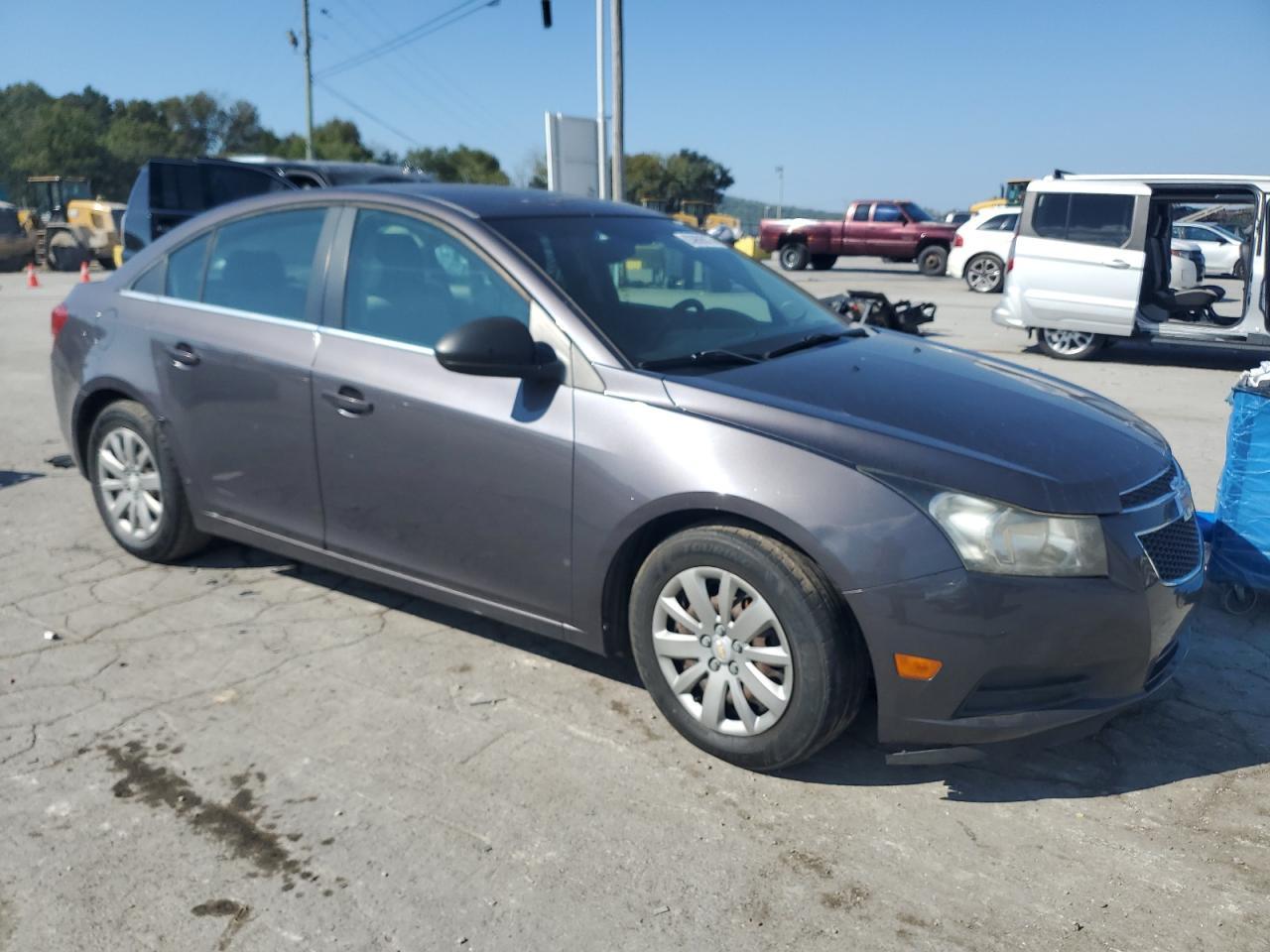 2011 Chev Cruze Ls - Image 4