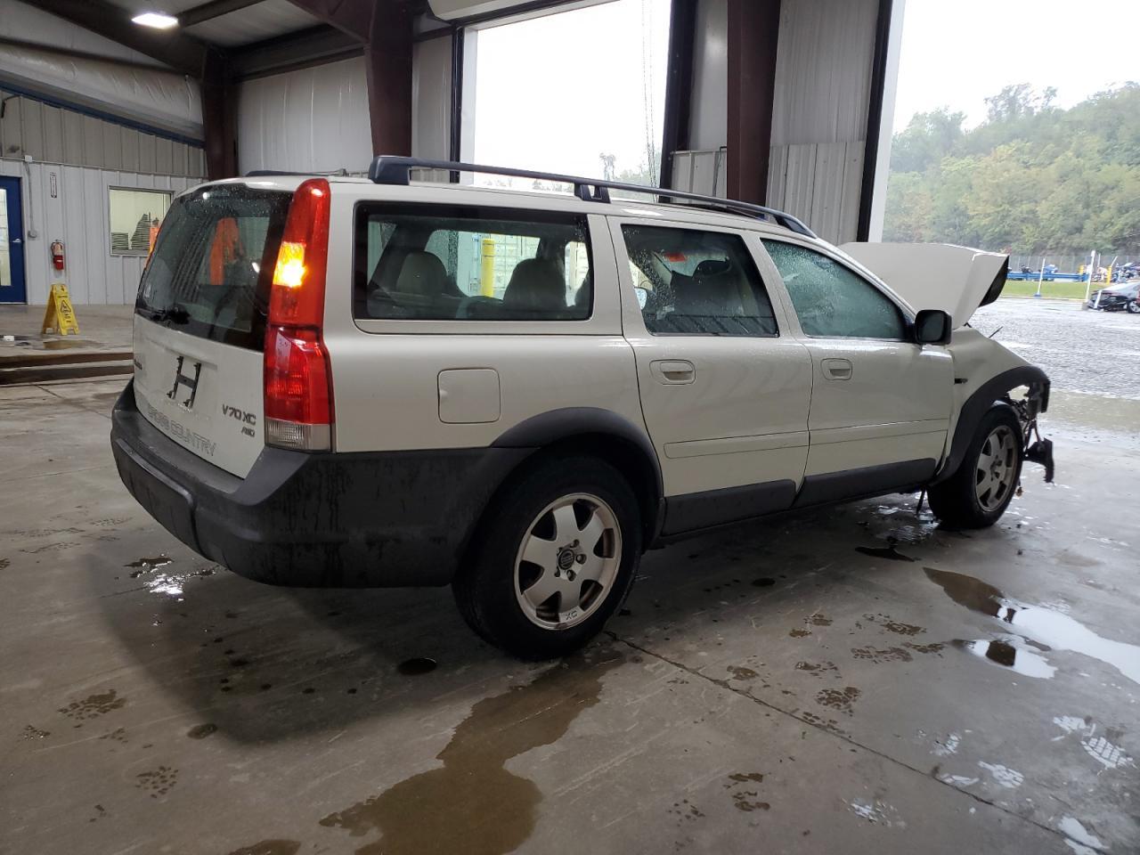 2002 Volvo V70 Xc - Image 3