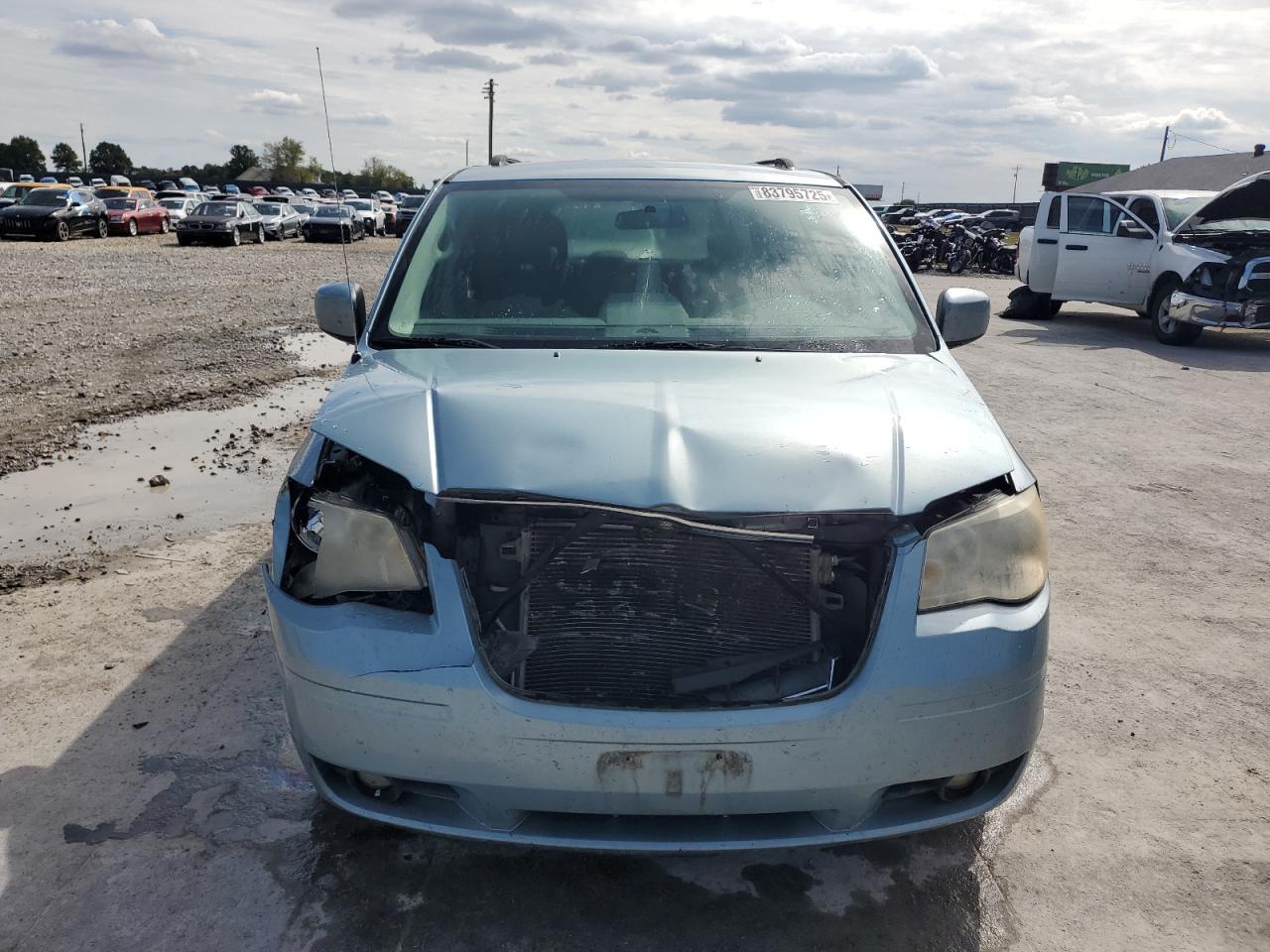 2010 Chrysler Town & Country Touring - Image 5