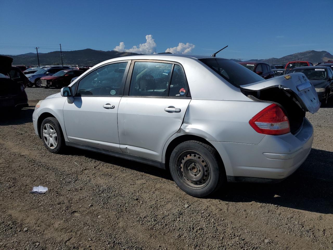 2011 Nissan Versa S - Image 2