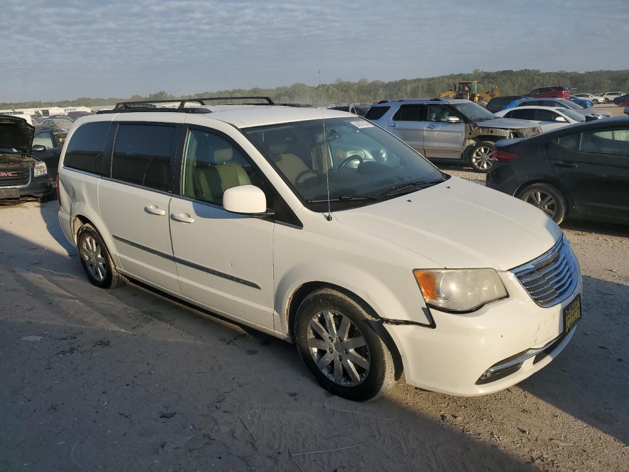 2013 Chrysler Town & Country Touring - Фото 4