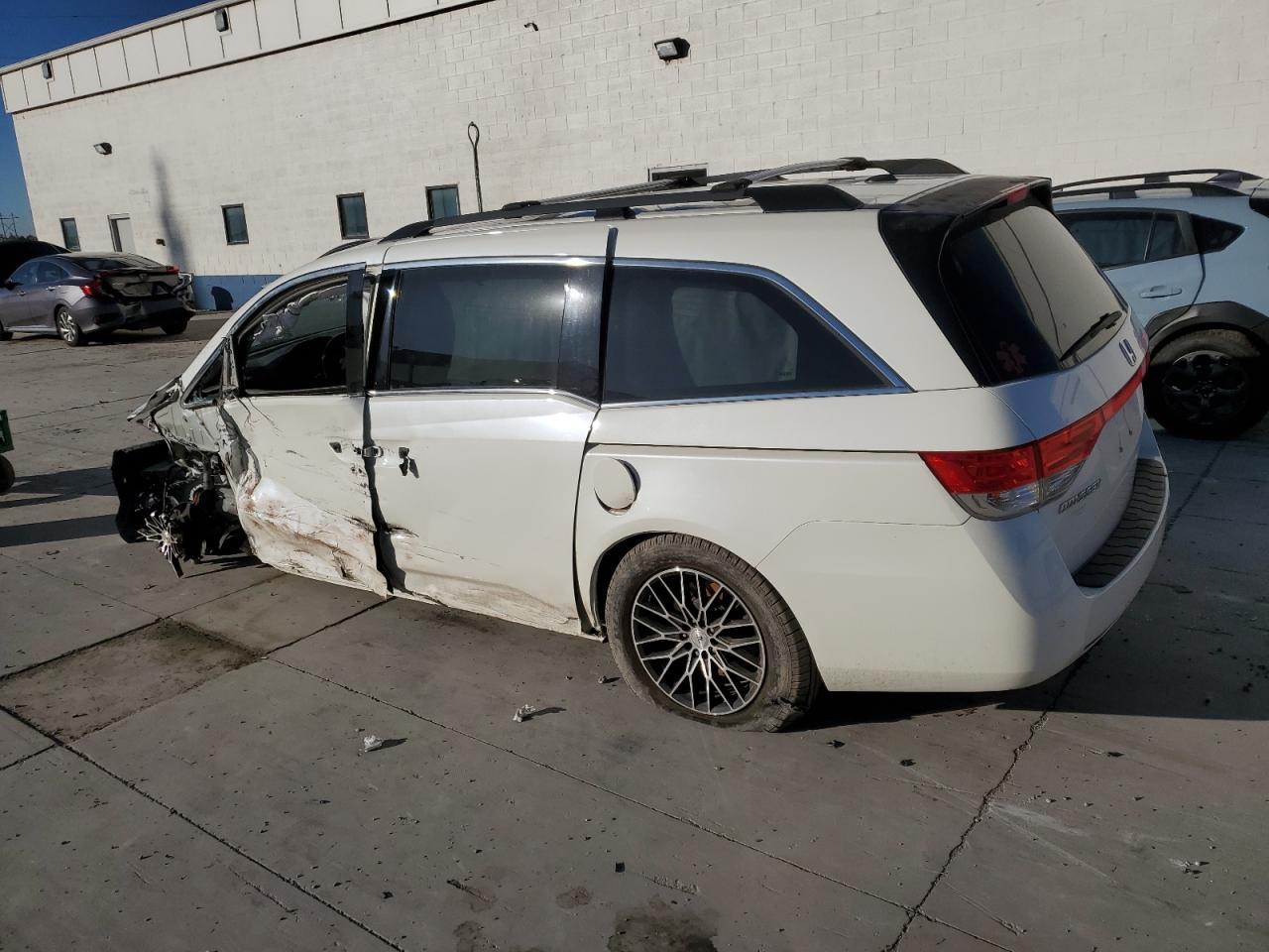 2016 Honda Odyssey Touring - Image 2