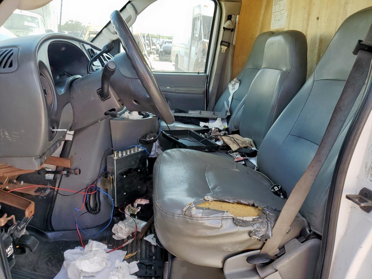 2007 Ford Econoline E450 Super Duty Cutaway Van - Фото 7