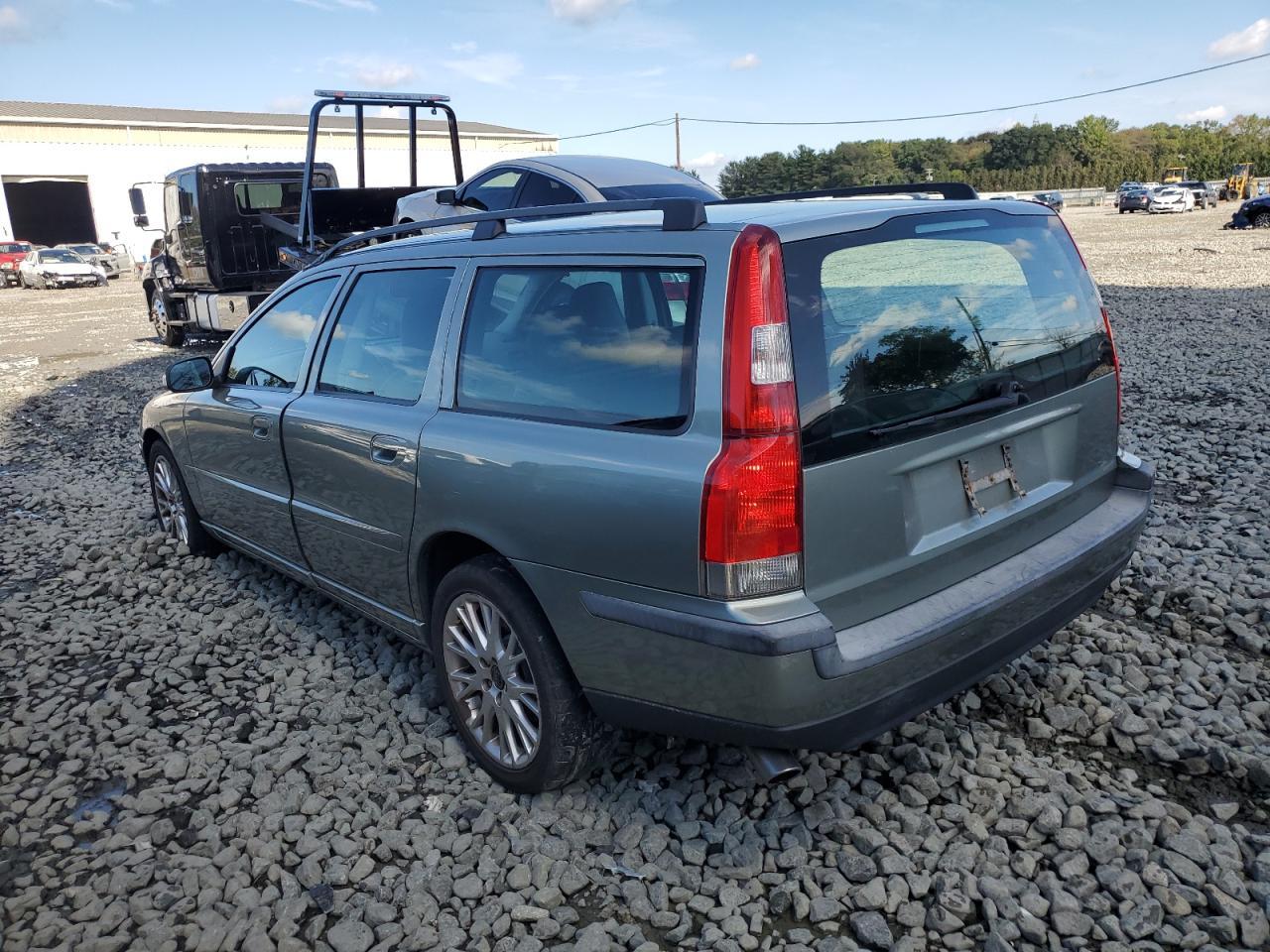 2007 Volvo V70 2.5T - Image 2