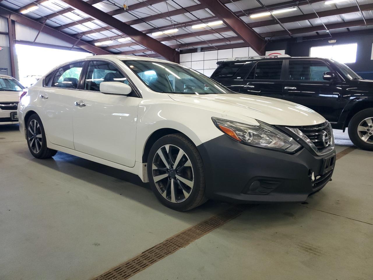2017 Nissan Altima 2.5 - Image 4