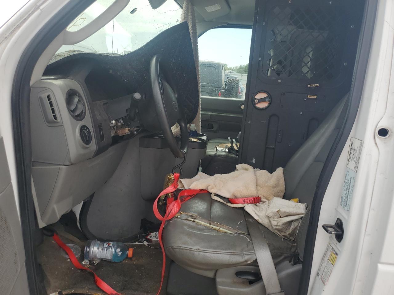 2010 Ford Econoline E250 Van - Фото 7