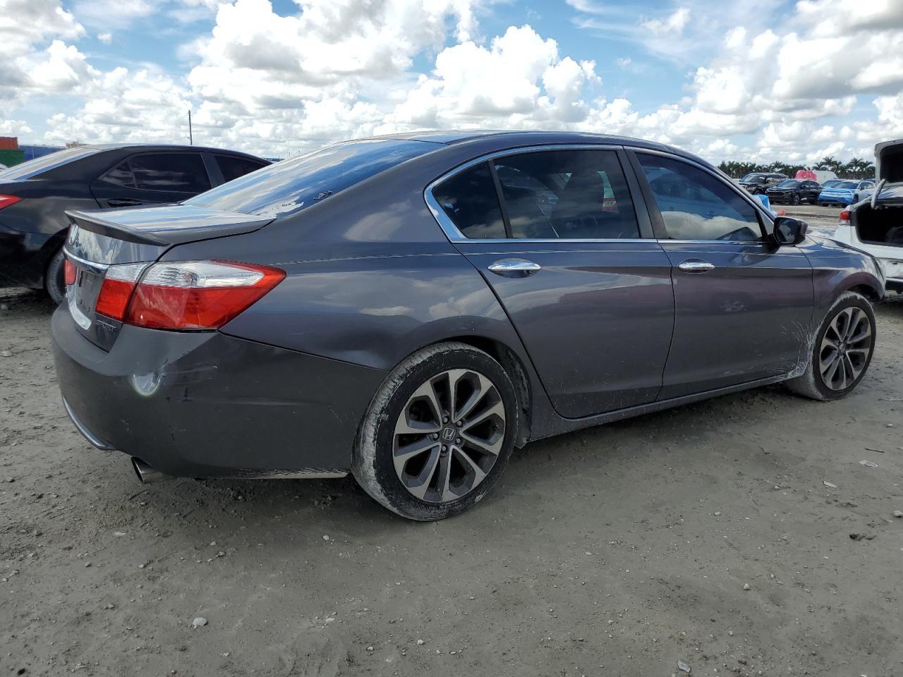 2015 Honda Accord Sport - Image 3