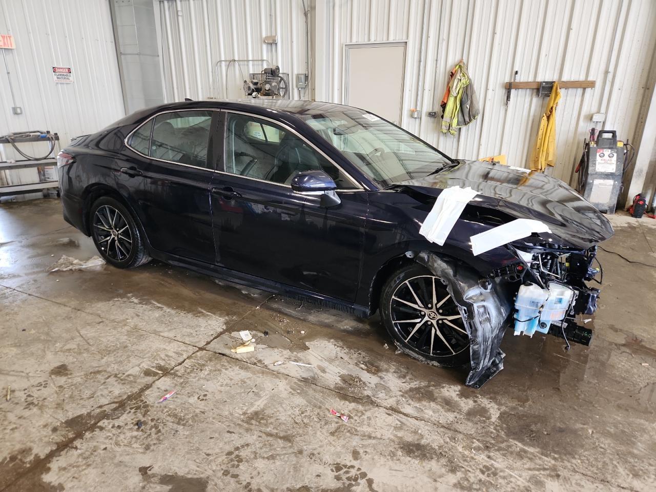 2022 Toyota Camry Se - Image 4