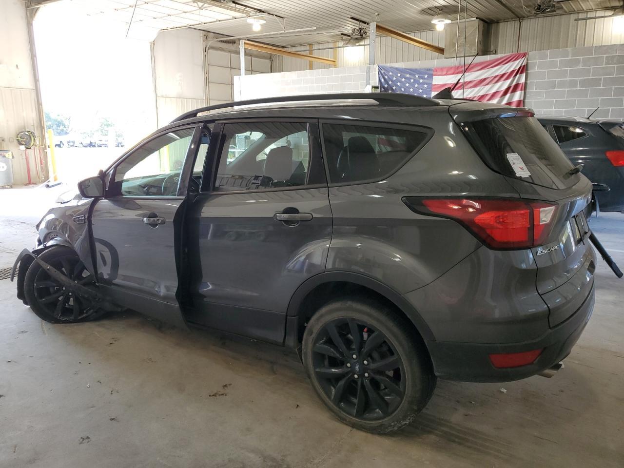 2019 Ford Escape Se - Фото 2