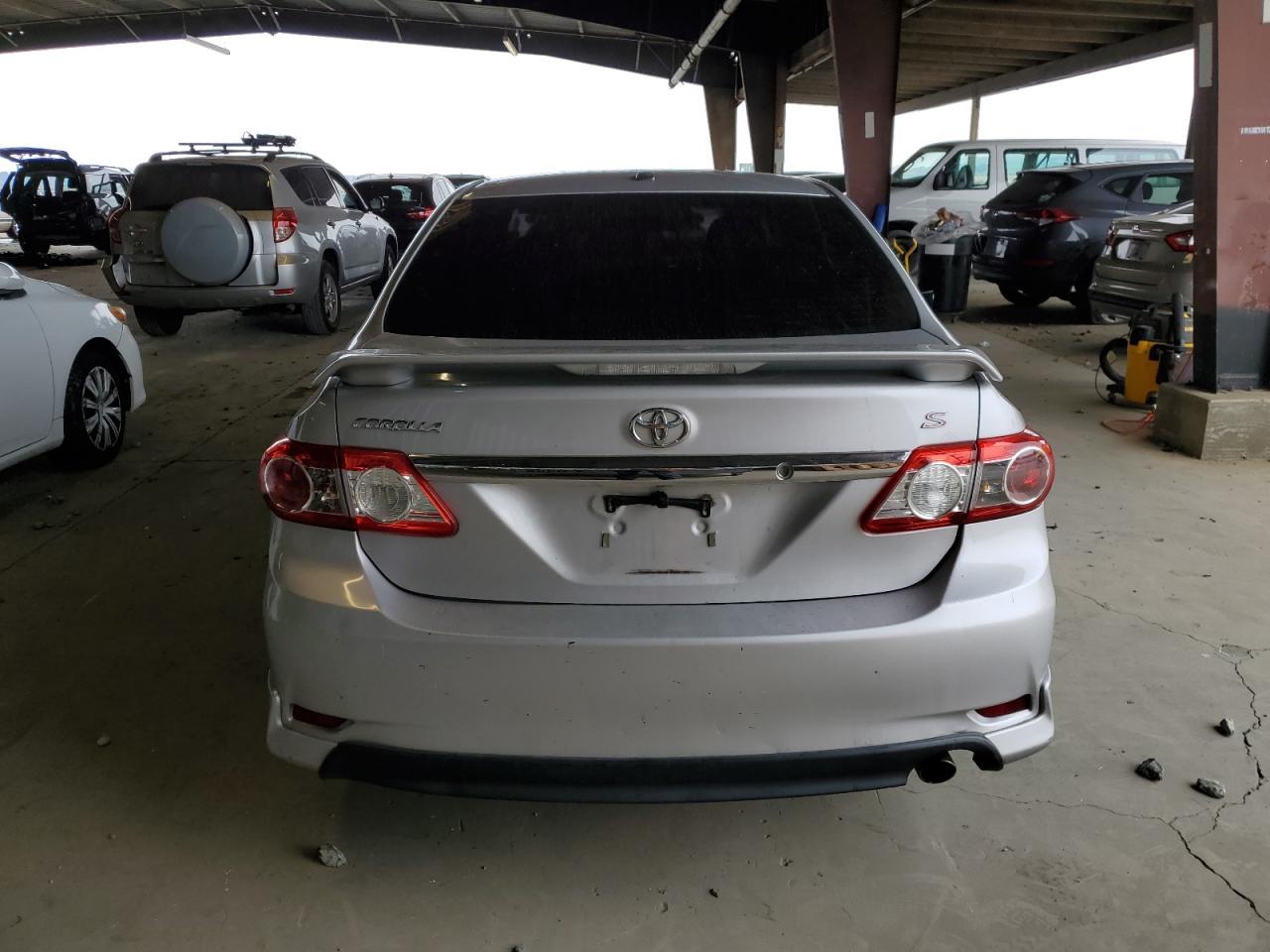 2011 Toyota Corolla Base - Фото 6