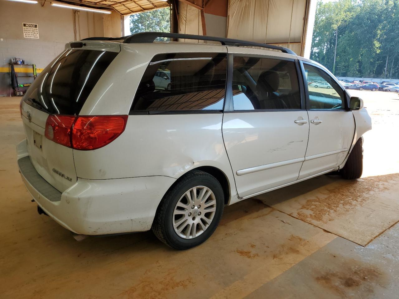 2010 Toyota Sienna Xle - Image 3