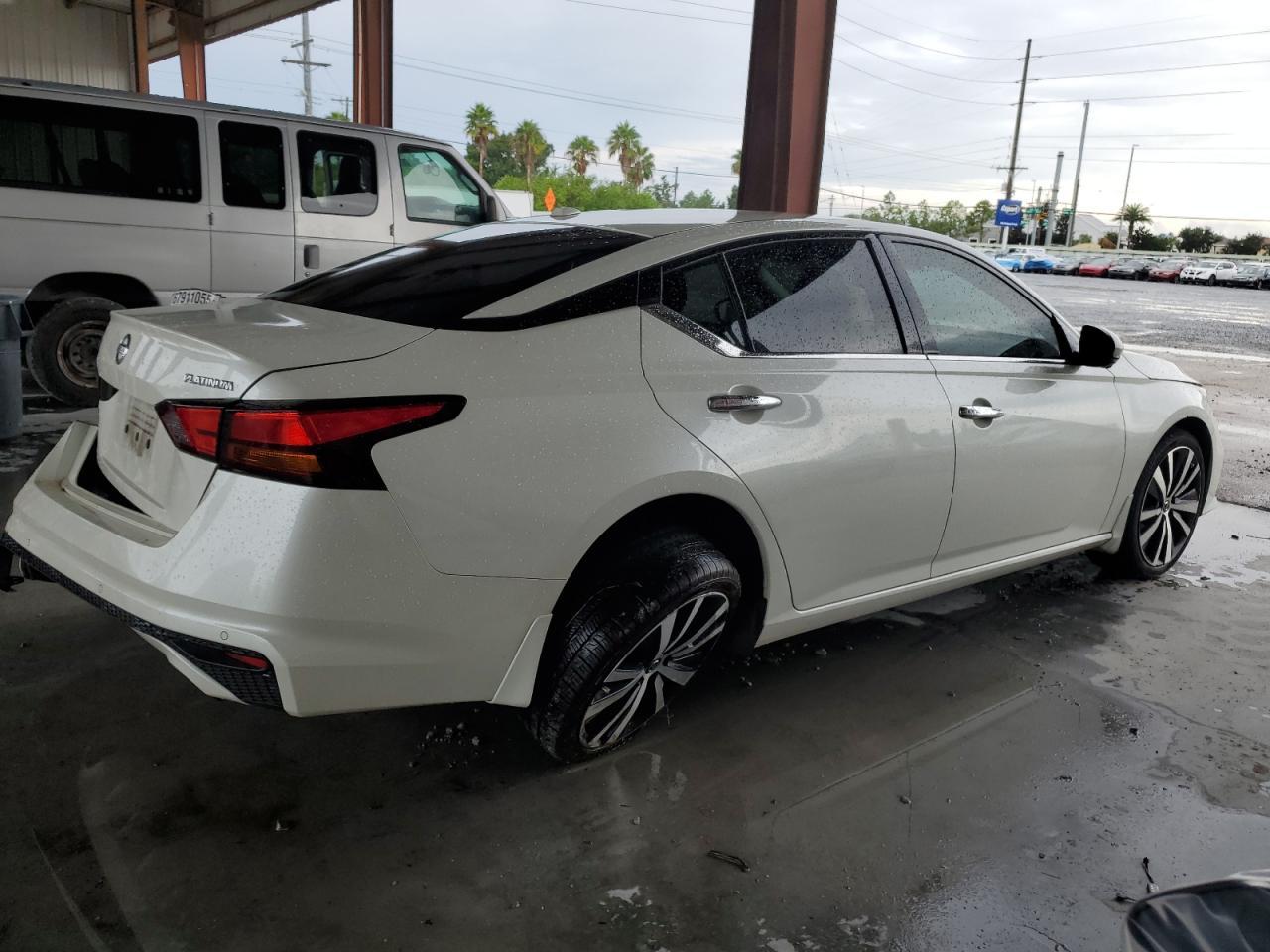 2020 Nissan Altima Platinum - Фото 3