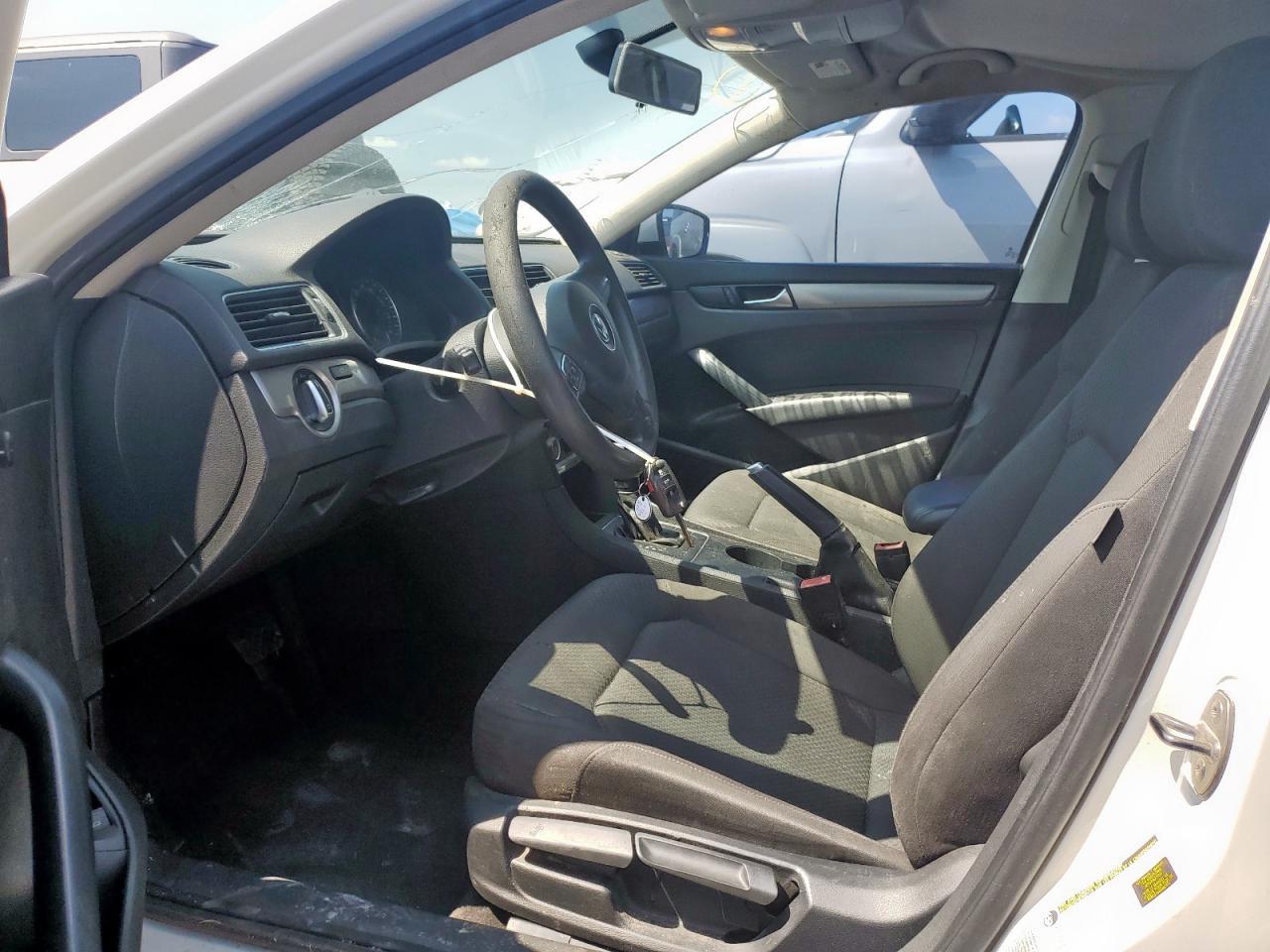 2015 Volkswagen Passat S - Фото 7