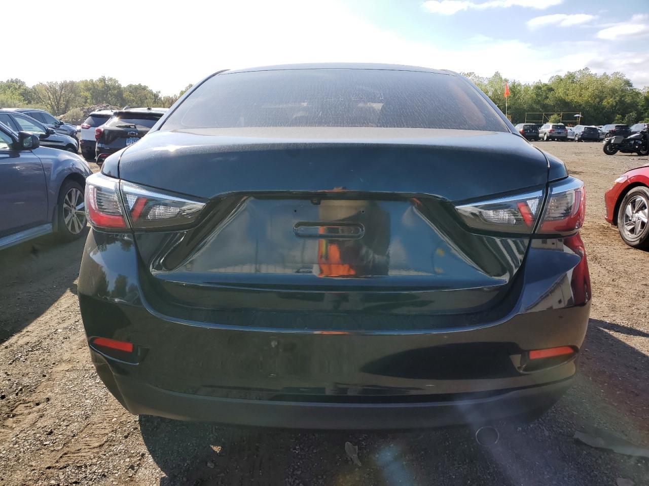 2017 Toyota Yaris Ia - Image 6