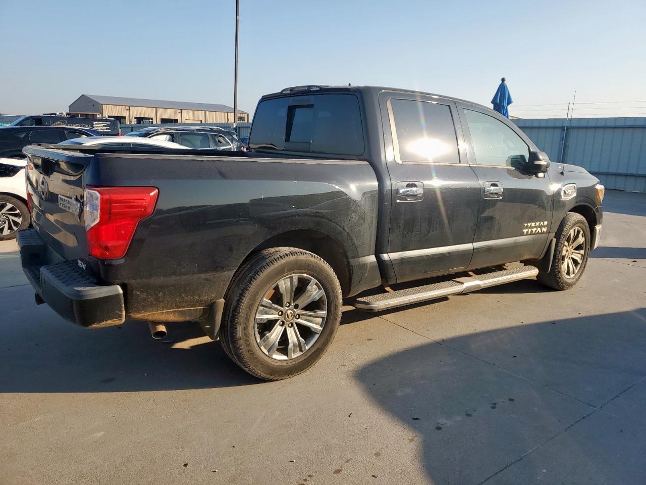 2017 Nissan Titan Sv - Фото 3