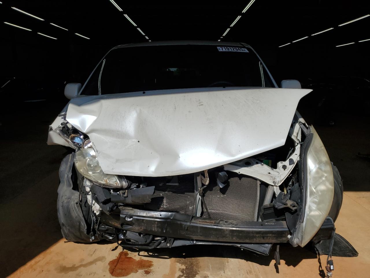2010 Toyota Sienna Xle - Image 5
