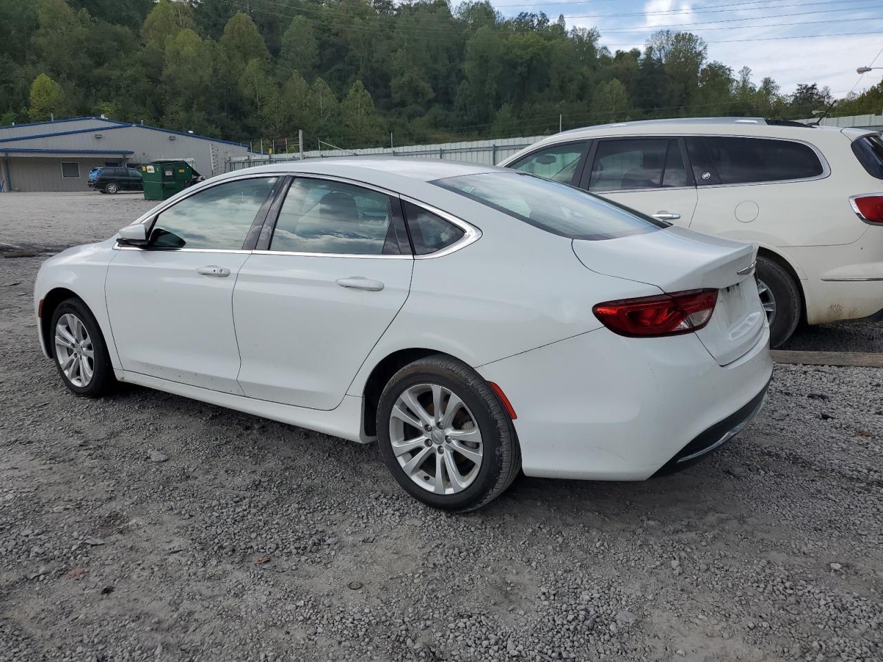 2015 Chrysler 200 Limited - Фото 2