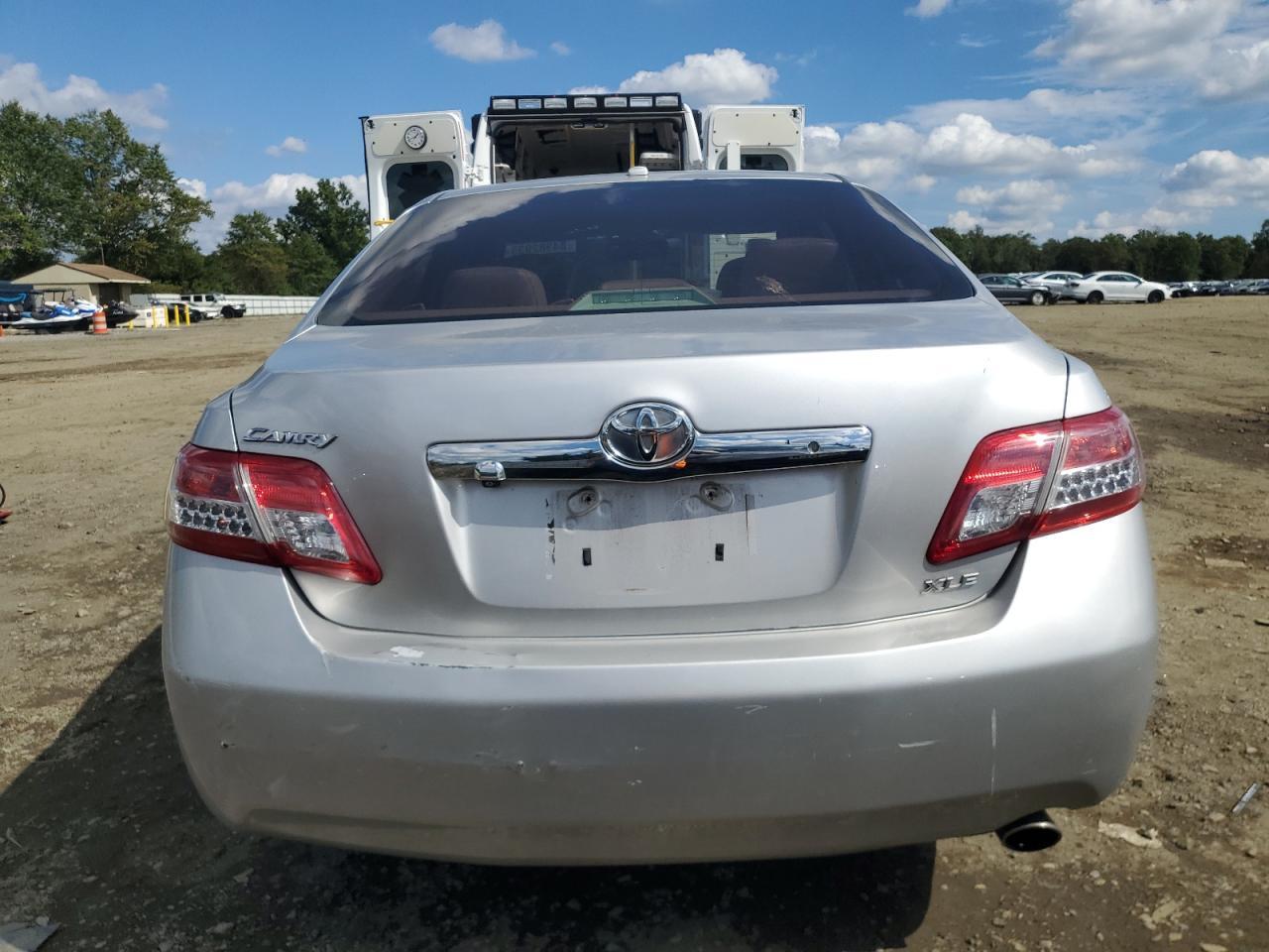 2011 Toyota Camry Base - Фото 6