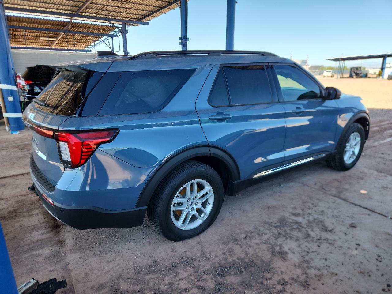 2025 Ford Explorer Active - Фото 3