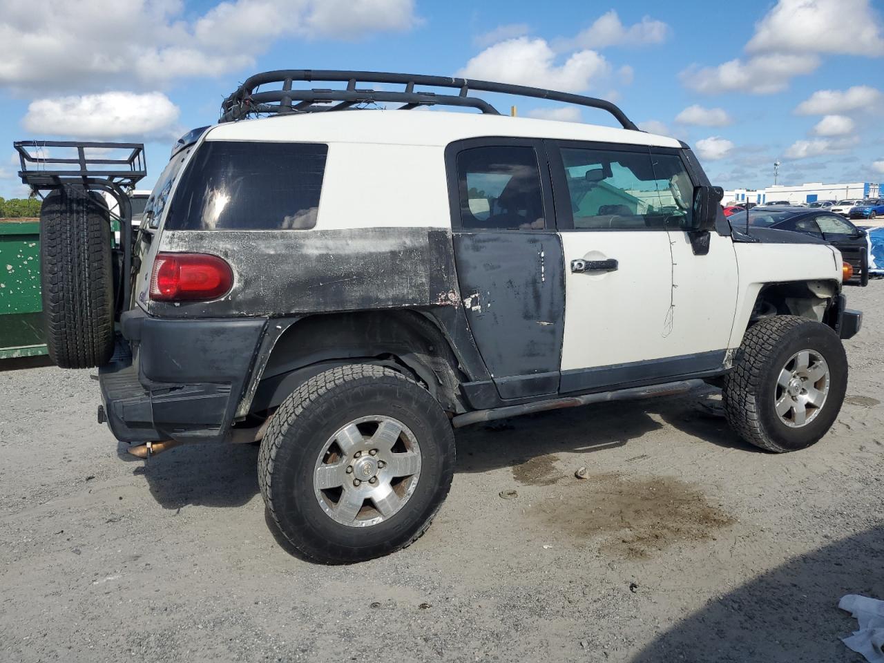2010 Toyota Fj Cruiser - Image 3