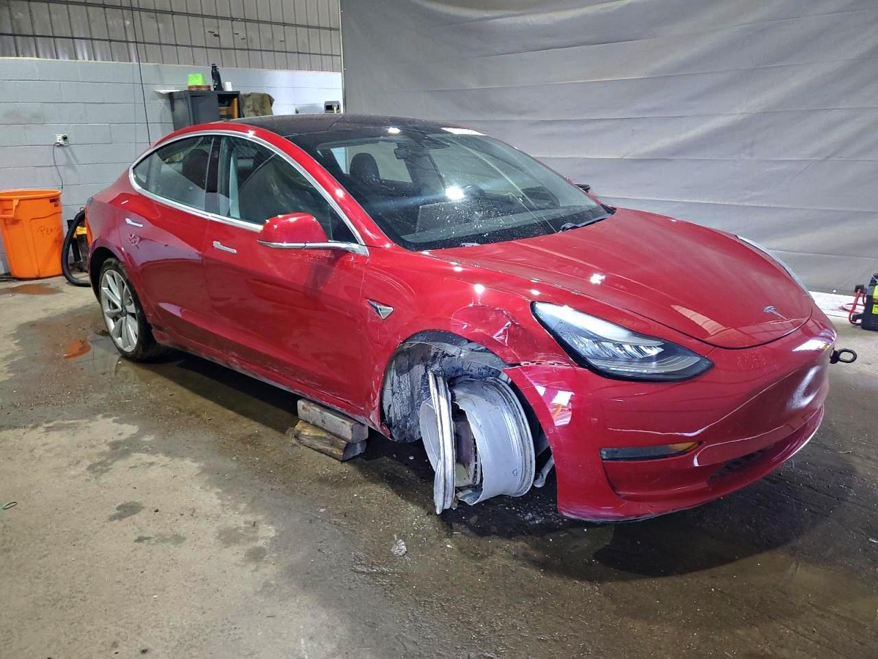 2018 Tesla Model 3 - Фото 4