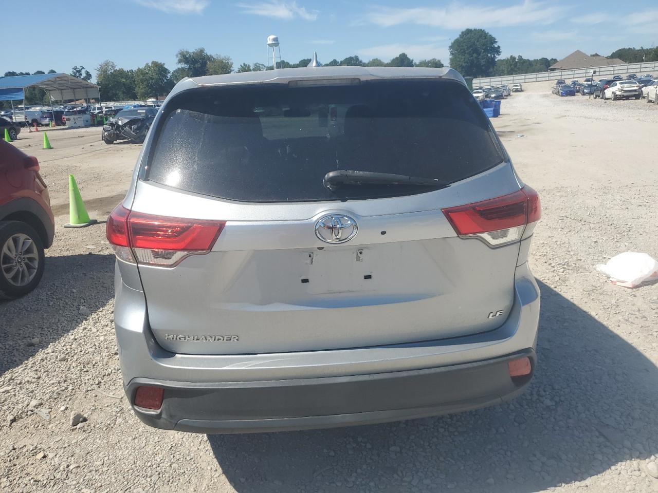 2018 Toyota Highlander Le - Image 6