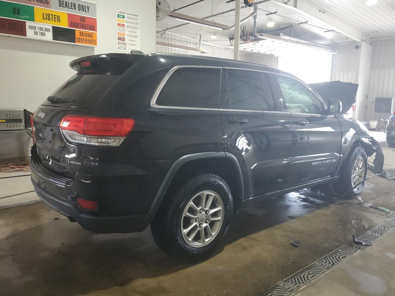 2018 Jeep Grand Cherokee Laredo - Image 3