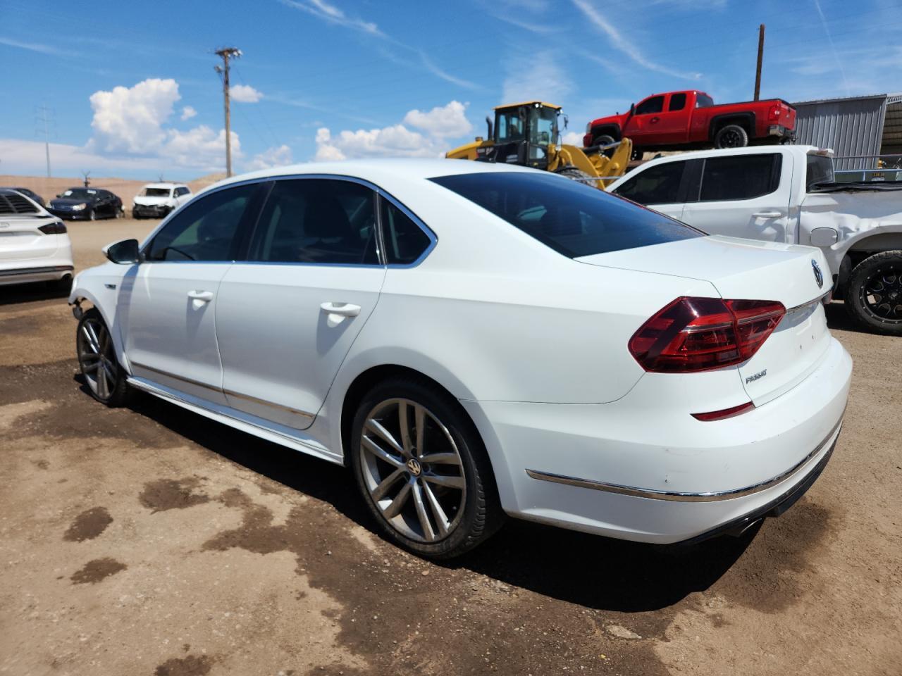 2017 Volkswagen Passat R-Line - Фото 2