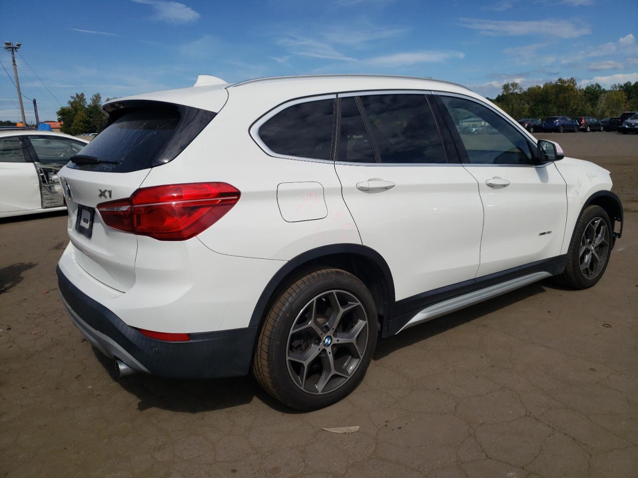 2017 BMW X1 xDrive28I - Фото 3