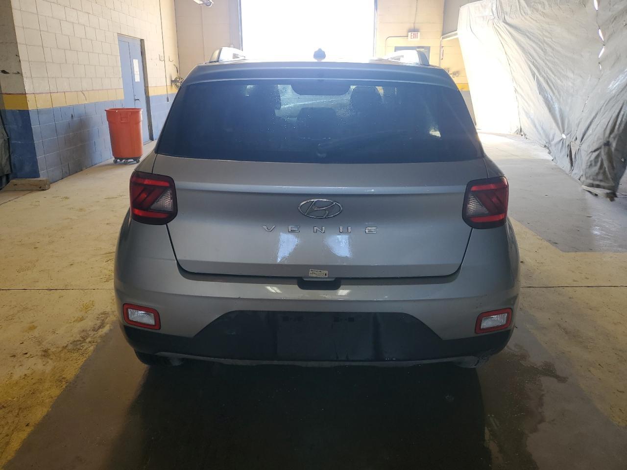 2024 Hyundai Venue Sel - Image 6