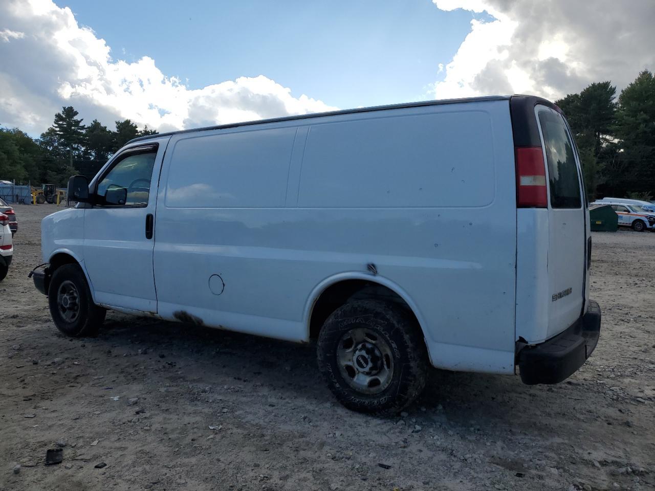 2007 GMC Savana G2500 - Image 2