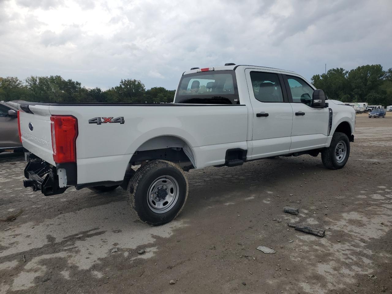 2023 Ford F250 Super Duty - Фото 3