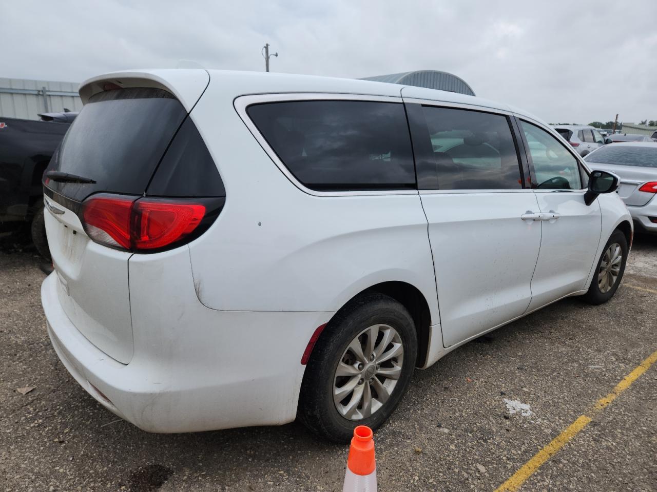 2017 Chrysler Pacifica Touring - Image 3