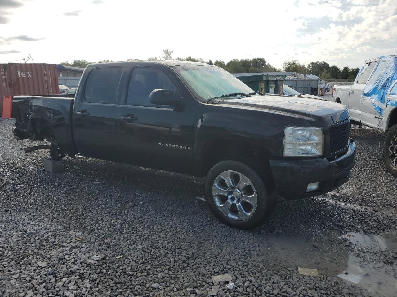 2007 Chevrolet Silverado C1500 Crew Cab - Image 4