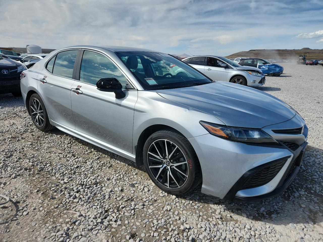2021 Toyota Camry Se - Фото 4