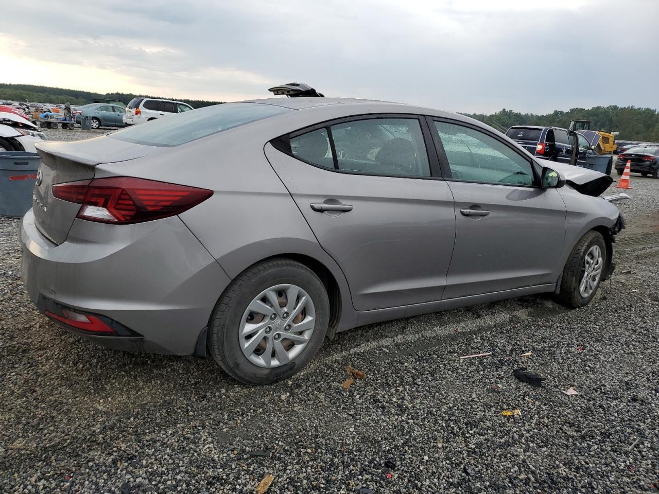 2020 Hyundai Elantra Se - Фото 3