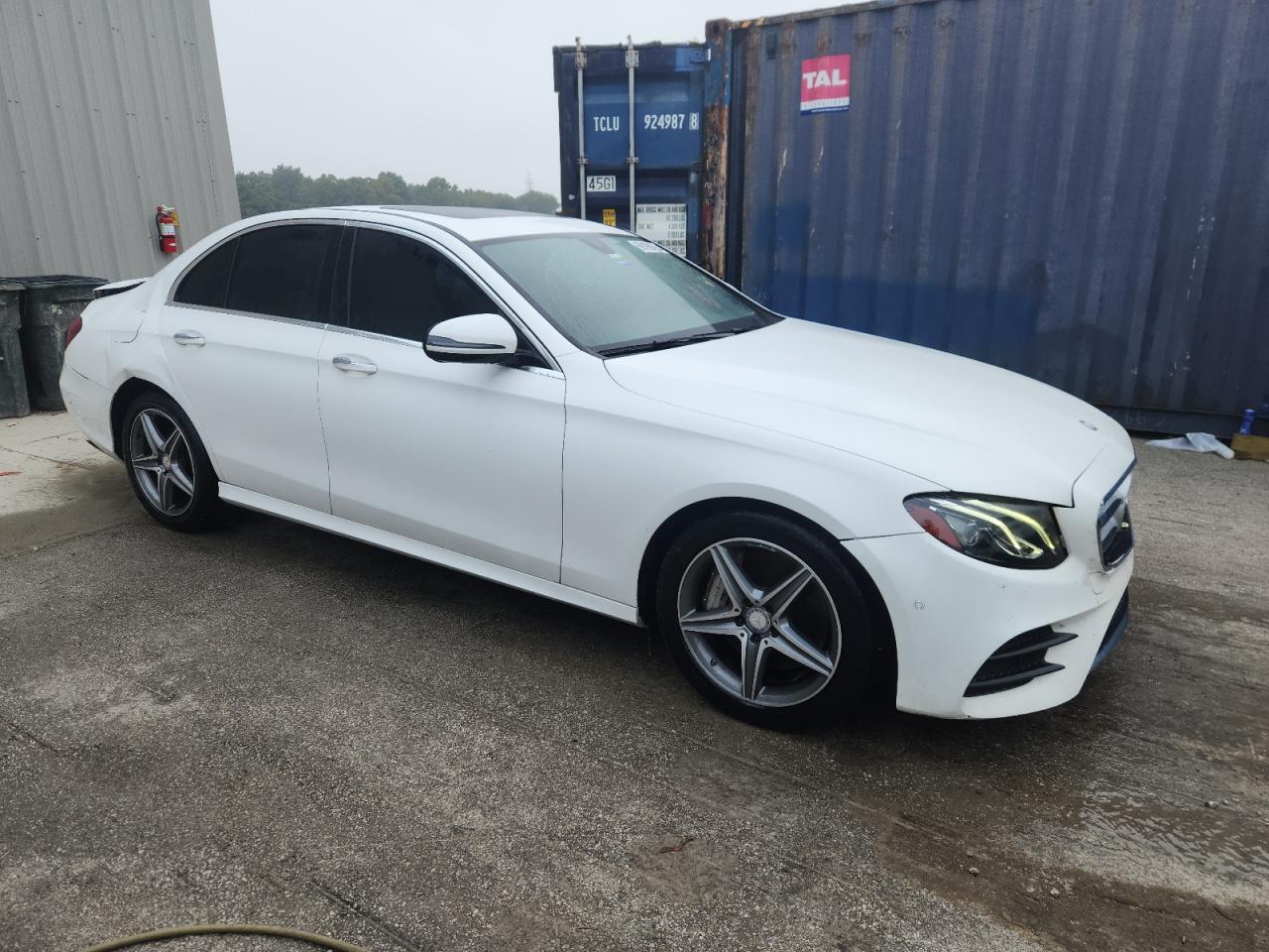 2017 Mercedes-Benz E 300 4Matic - Фото 4
