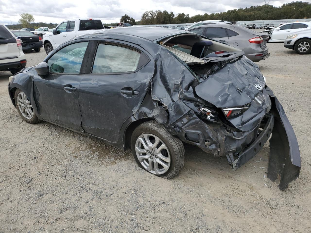 2017 Toyota Yaris Ia Base - Фото 2