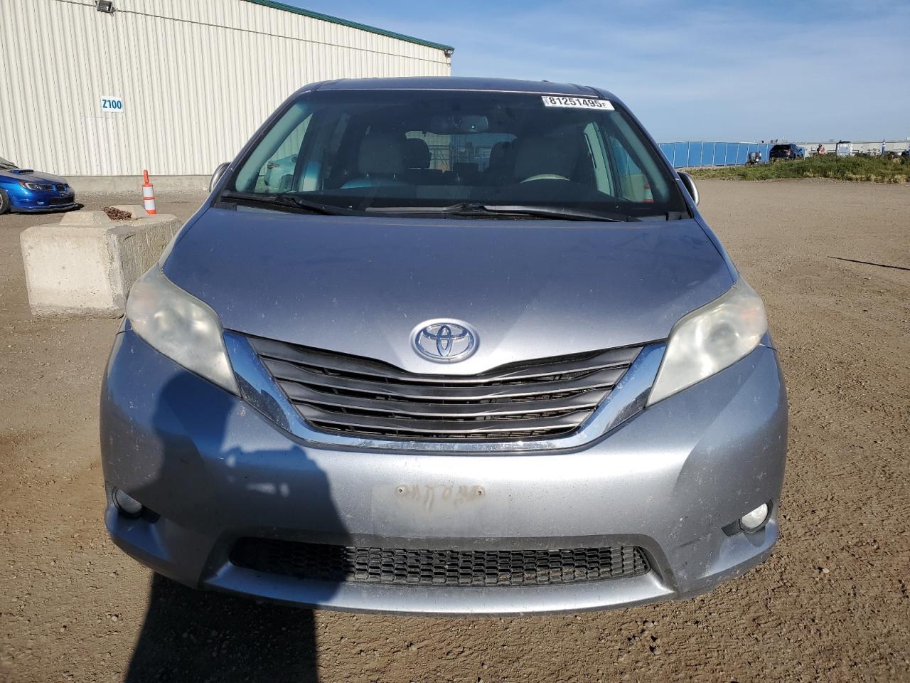 2011 Toyota Sienna Xle - Фото 5