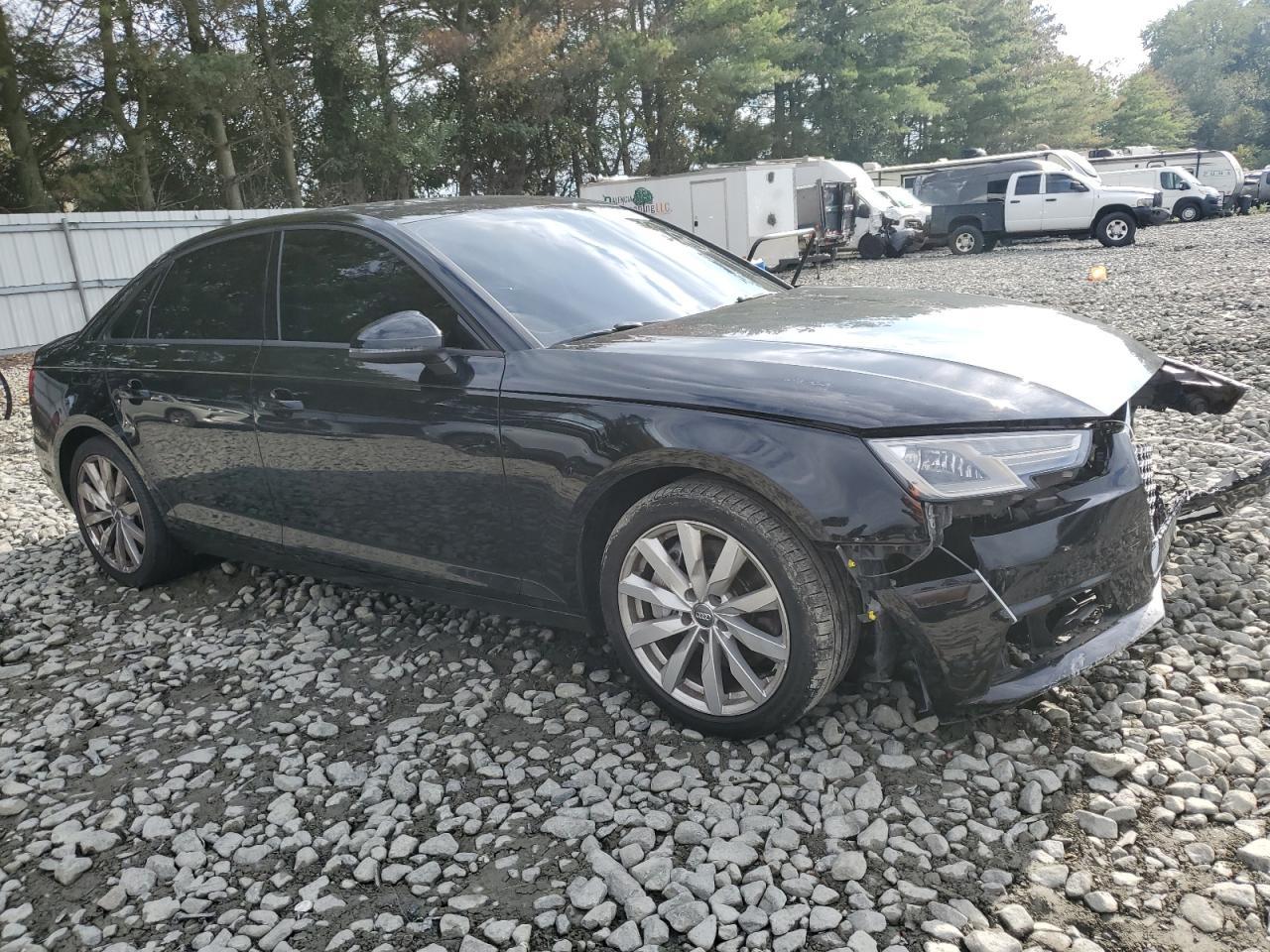 2017 Audi A4 Premium - Фото 4