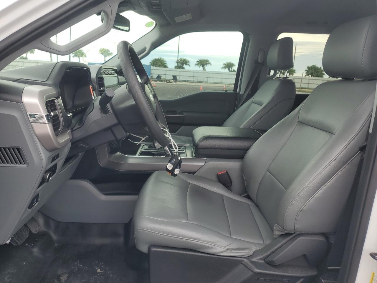 2023 Ford F150 Lightning Pro - Фото 7