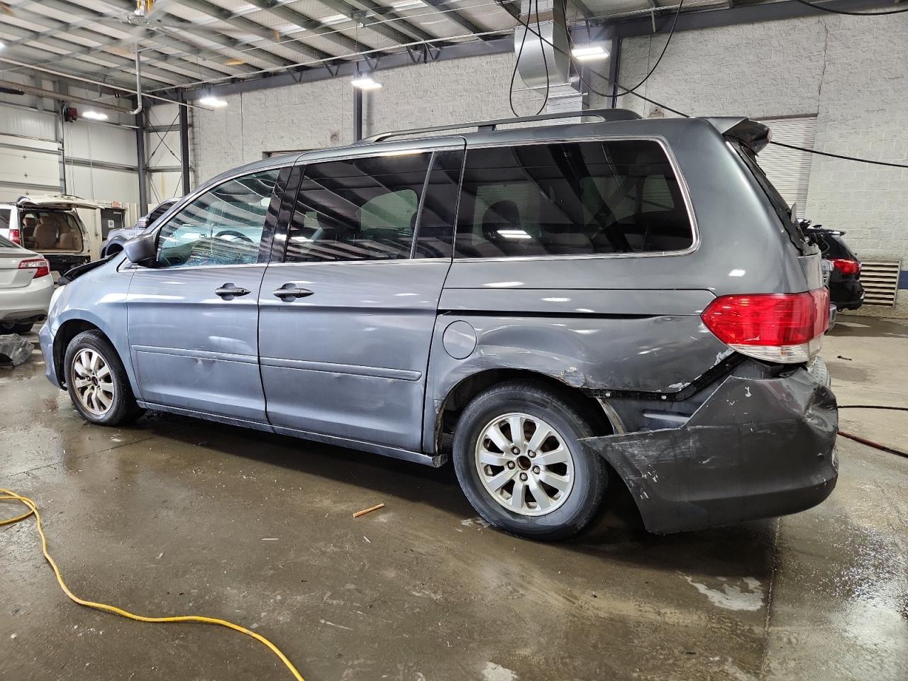 2010 Honda Odyssey Ex - Image 2