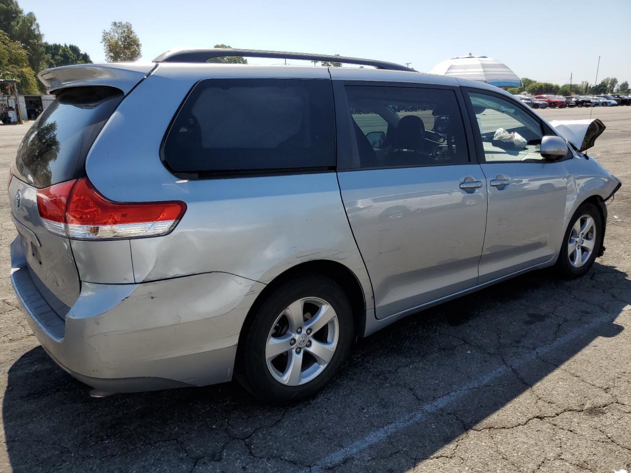 2014 Toyota Sienna Le - Фото 3