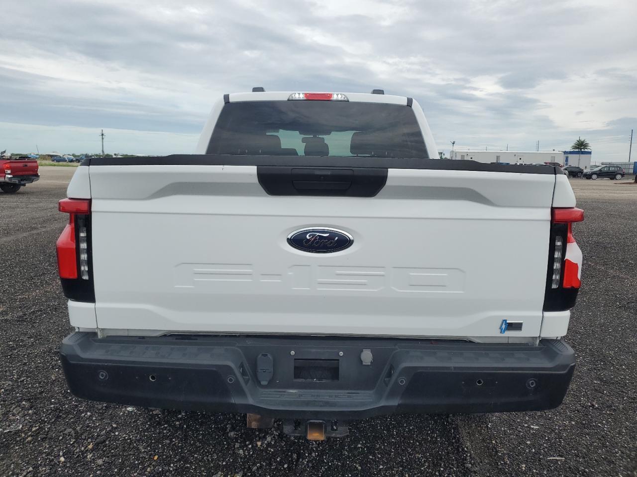 2023 Ford F150 Lightning Pro - Фото 6