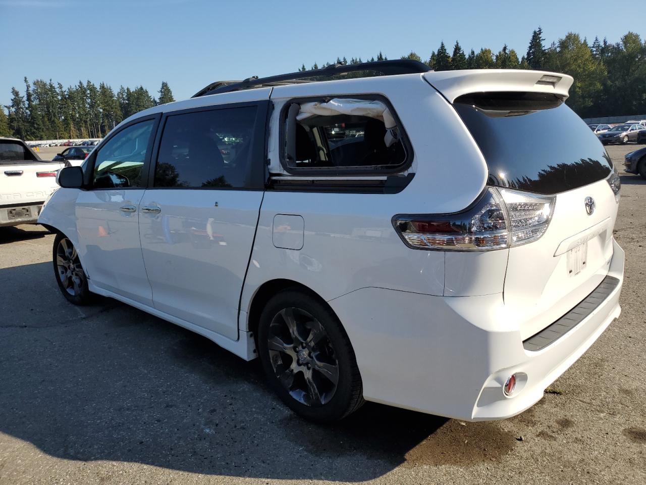 2016 Toyota Sienna Se - Image 2