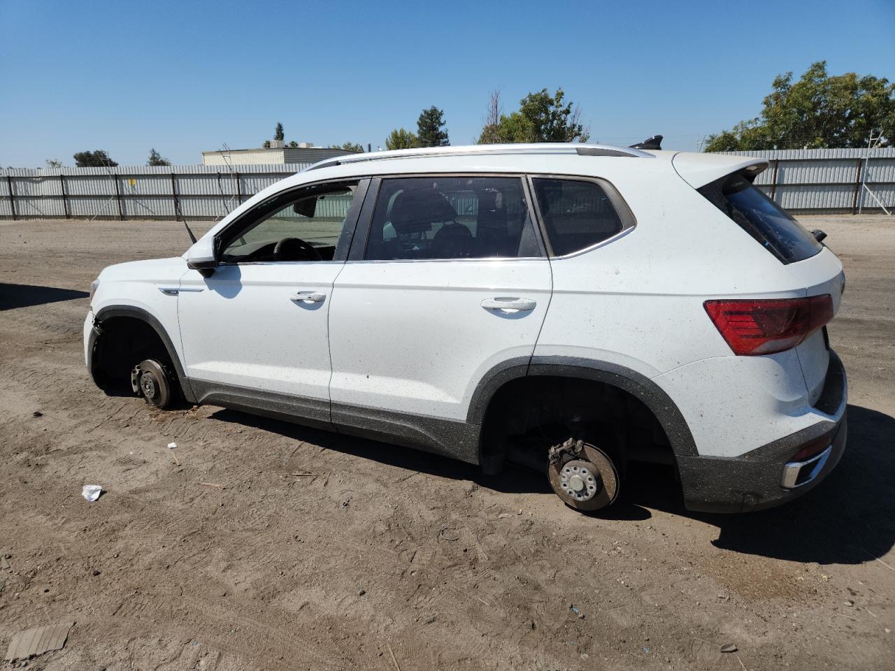 2022 Volkswagen Taos Se - Фото 2