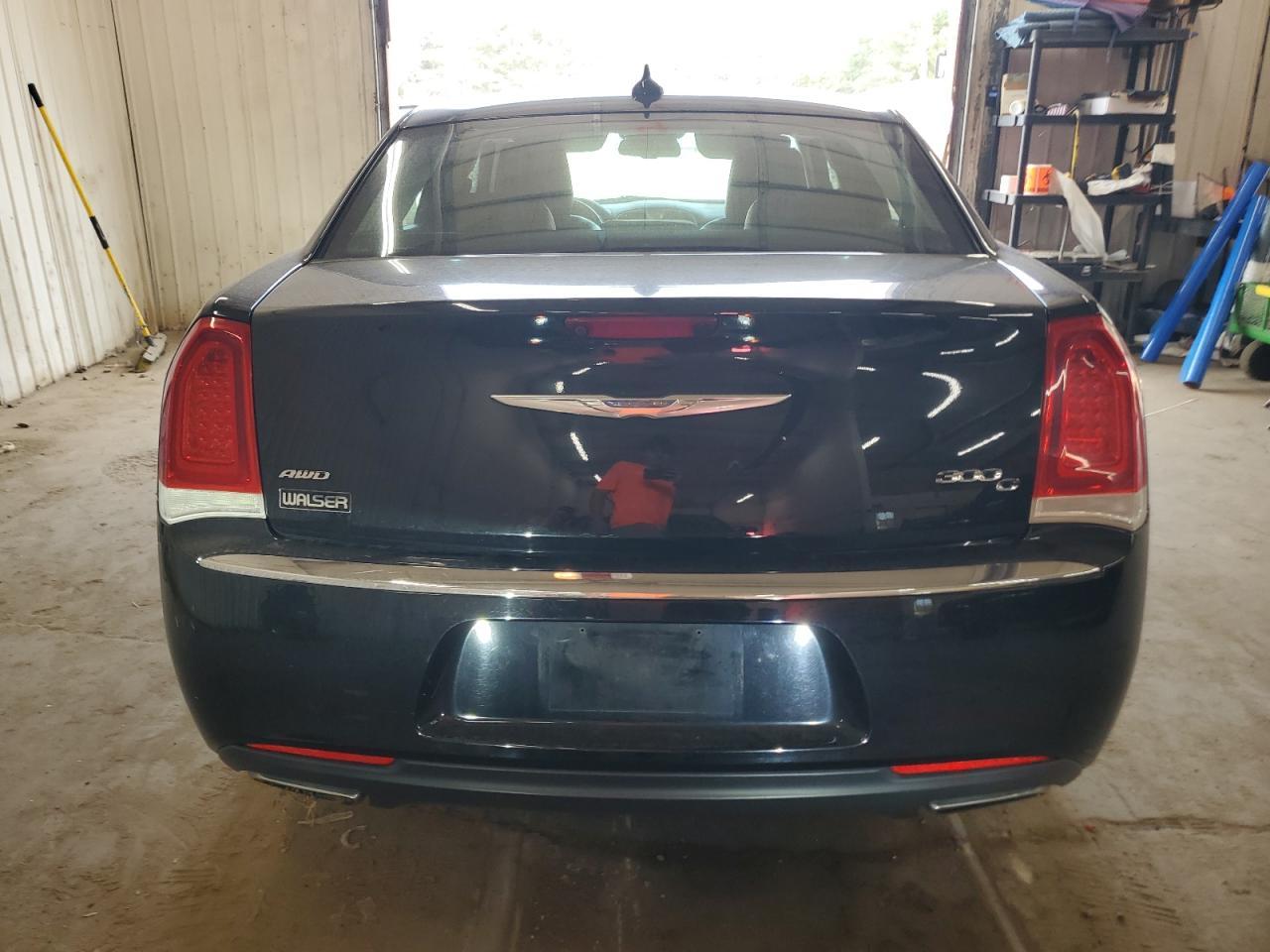 2017 Chrysler 300C - Image 6