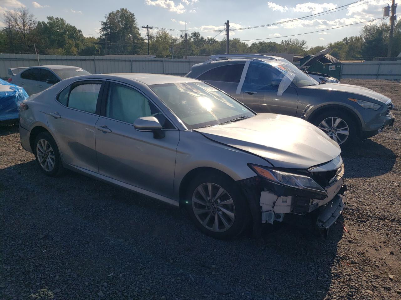 2021 Toyota Camry Le - Фото 4