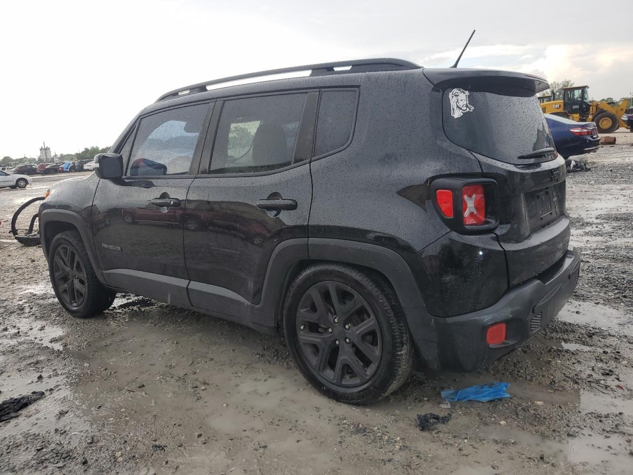 2017 Jeep Renegade Latitude - Image 2