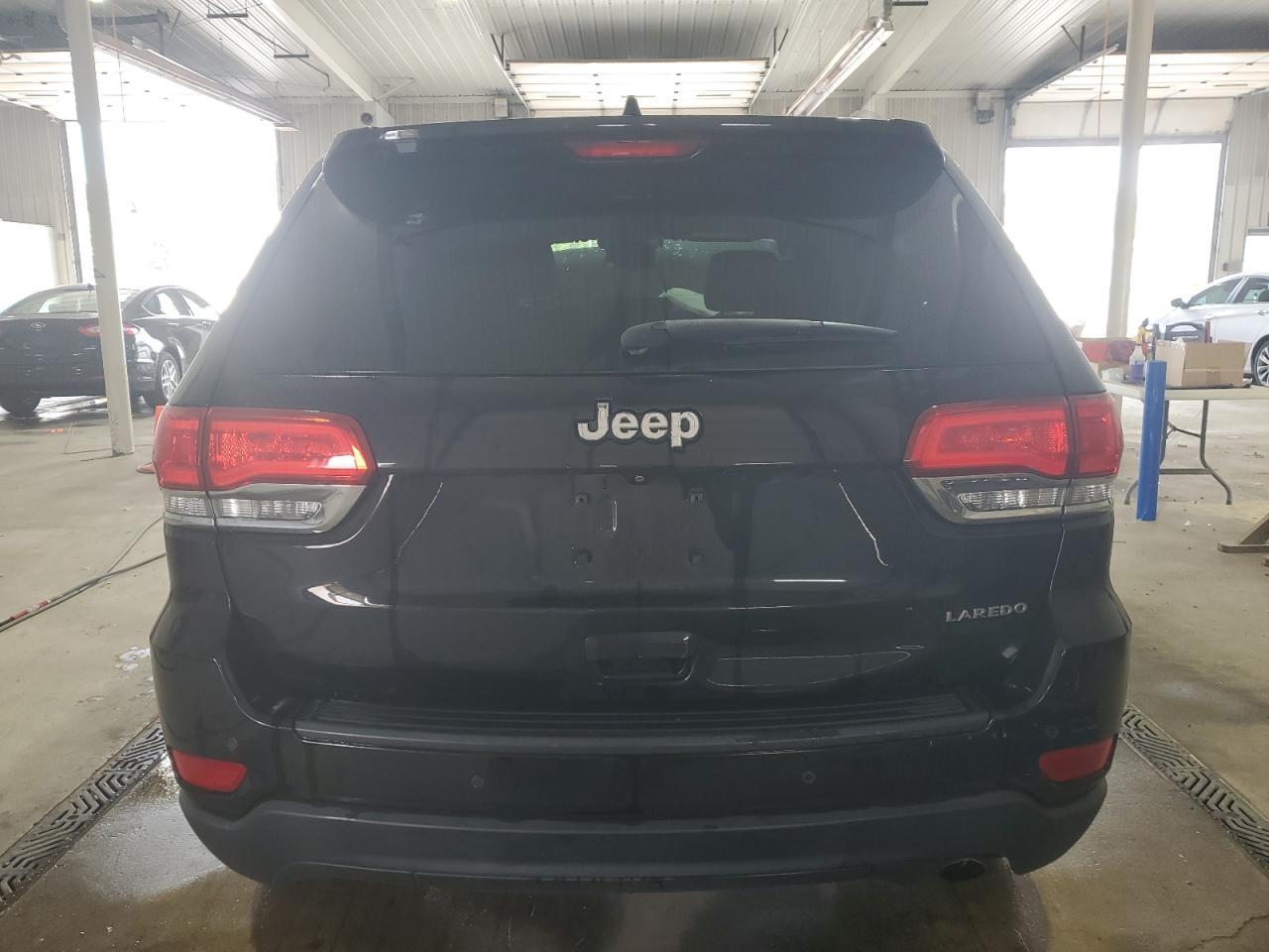 2018 Jeep Grand Cherokee Laredo - Image 6